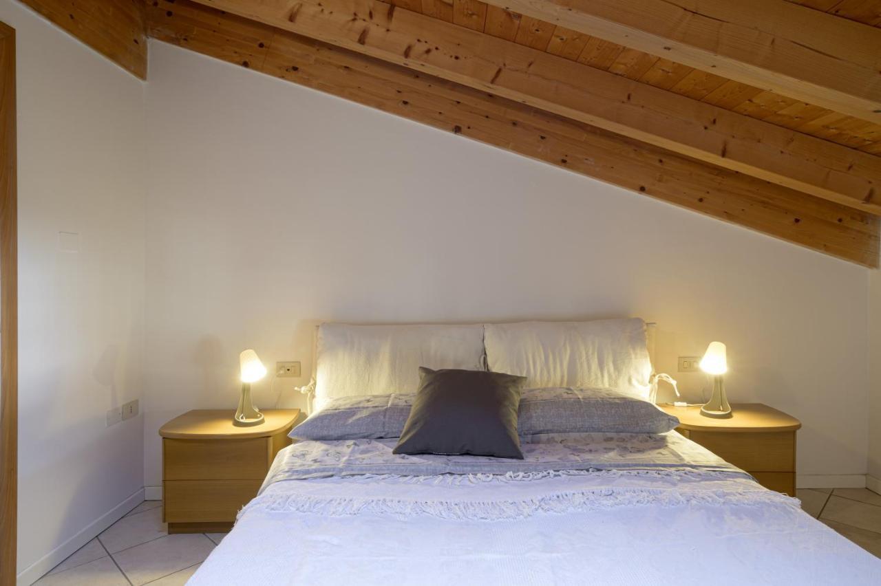 Großes Doppel-/Zweibettzimmer