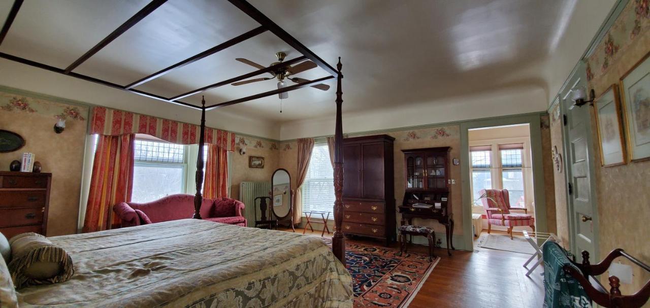 Deluxe Suite with Spa Bath,989628391:JPEG