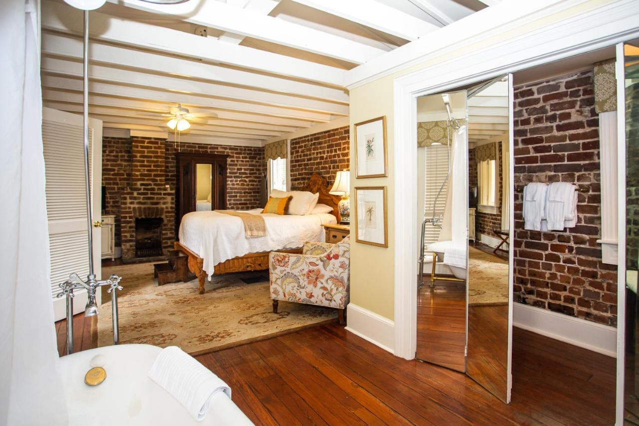 The Carriage House Superior Queen