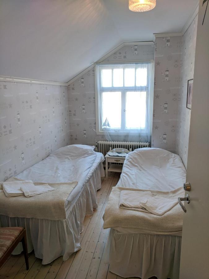 Habitación Doble Pequeña con baño compartido - 2 camas