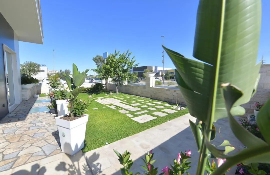 Noemi B&B-1