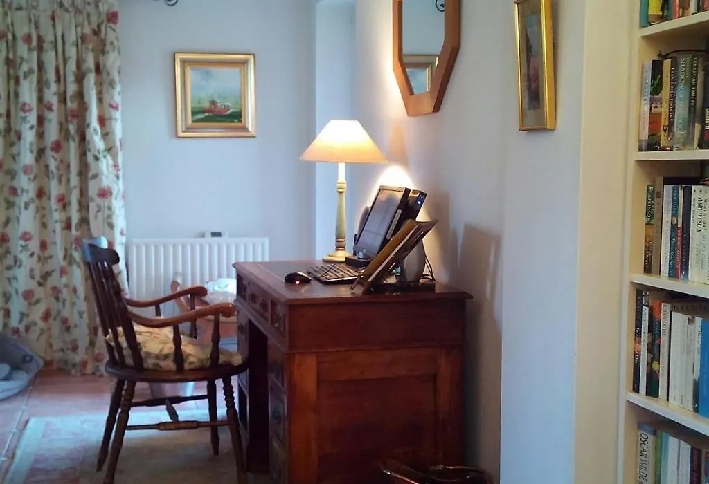Field Farm Cottage B&B-1