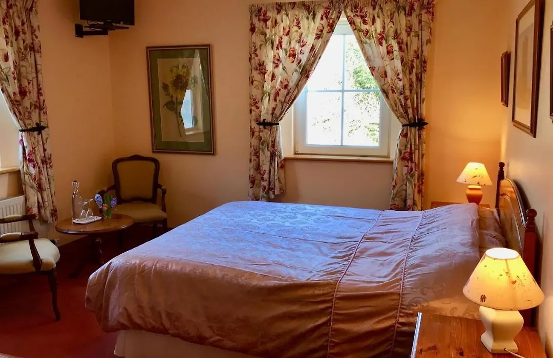 Carraig-Mor House Bed & Breakfast-1