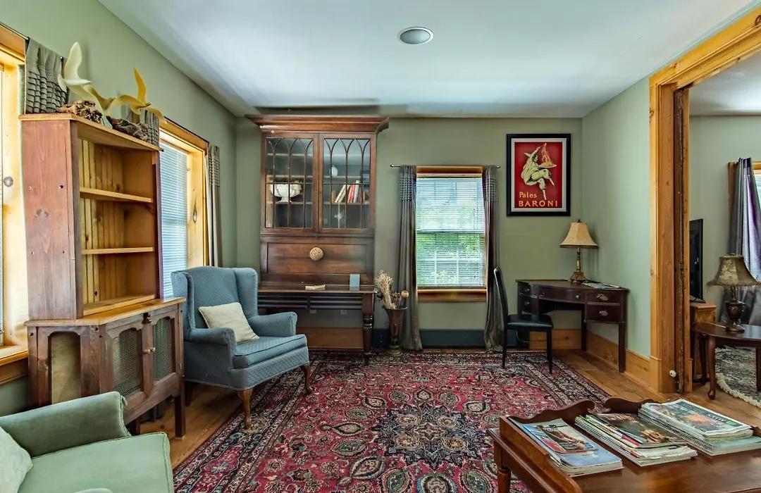 Emilyville Inn-1