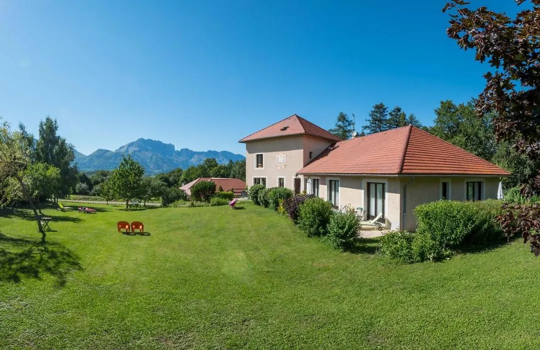 La Combe Fleurie Appartements&Chambres-1