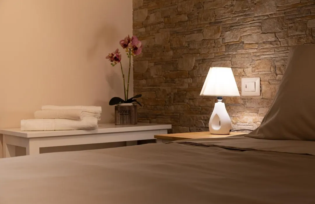 Tizzy Apartment&Rooms-1