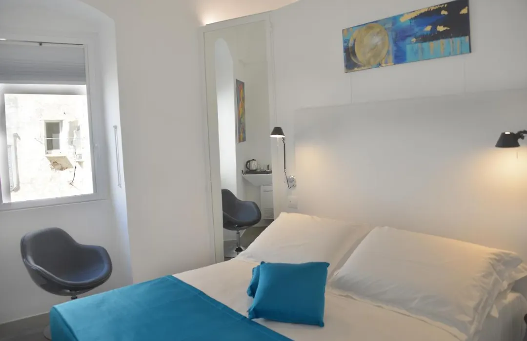 Sunshine Luxury Rooms-1
