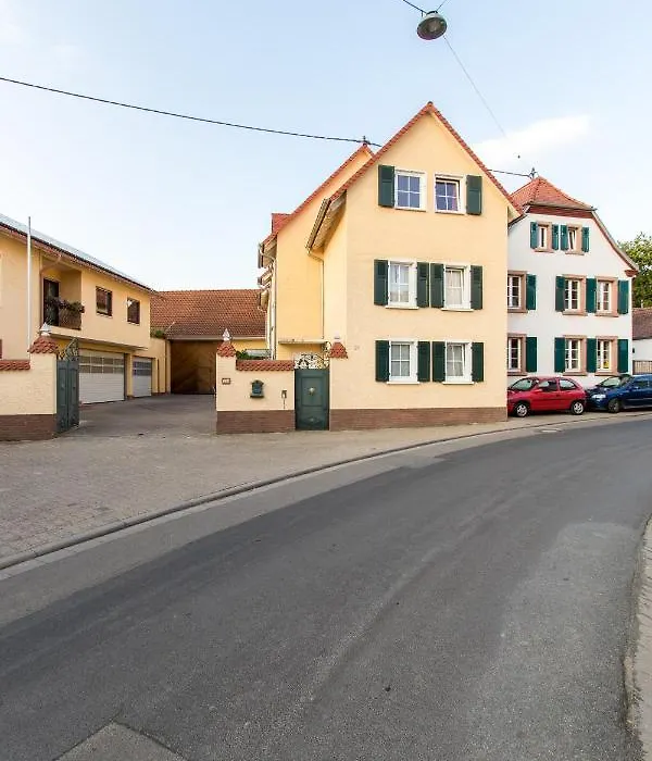 Weingut und Gästehaus Henrici-1