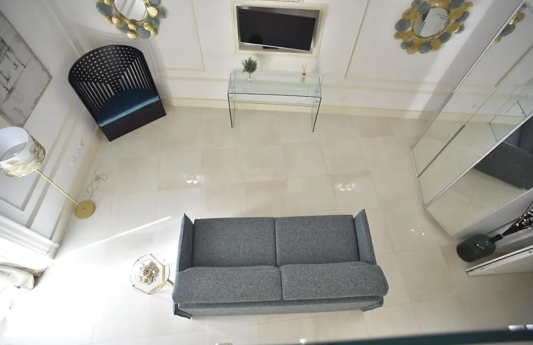 Home dentro il teatro-1