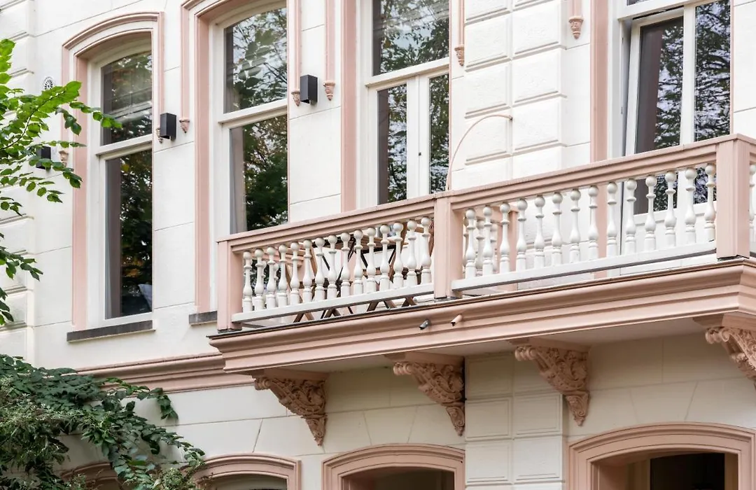 Spinoza Suites-1