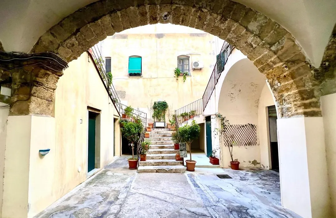 B&B Cortile Umberto I-1