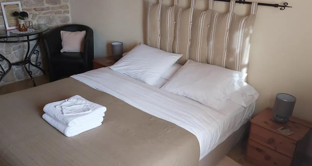 Chambres D'Hotes La Maison Des Chiens Verts-1