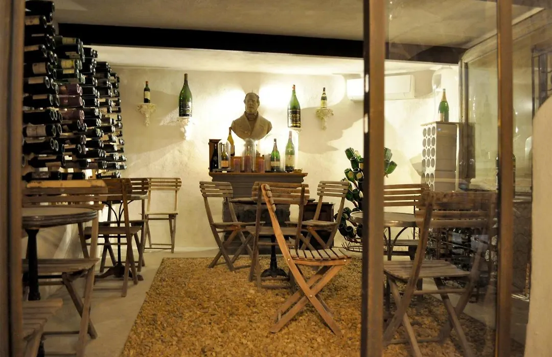 Le Petit Chateau-1