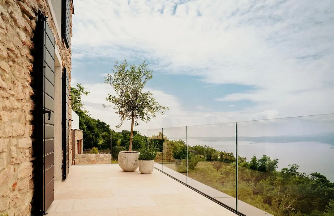 Favai Hills Your Secret Hideaway-1