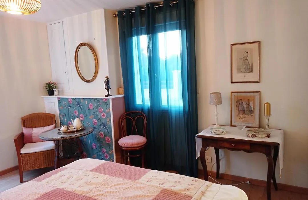 Chez Lili-1