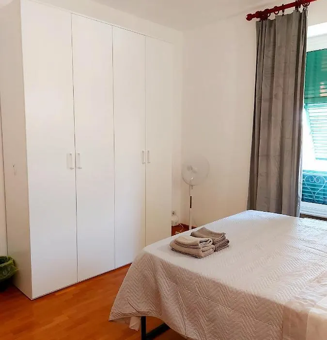 Genova Rooms Serra B-1