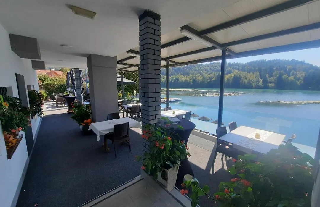 Gostisce Jezero-1