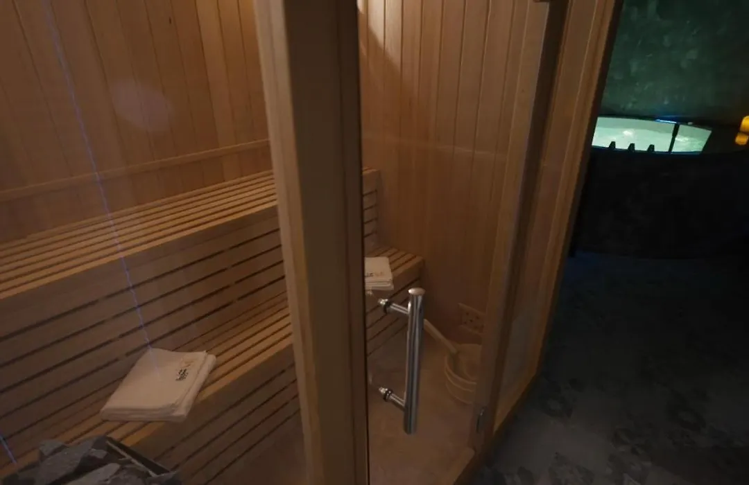 Les Suites M-1