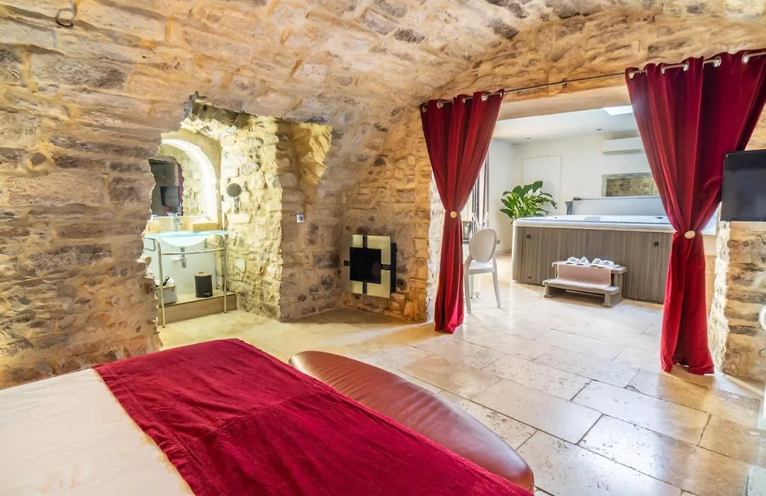 Chambre d'hôte romantique avec SPA privatif domaine les nuits envôutées - Vézénobres-1