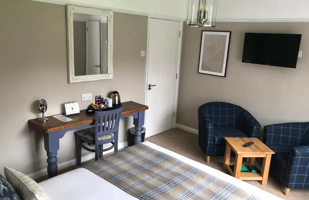 Oak Tree Lodge & Holiday Parking-1