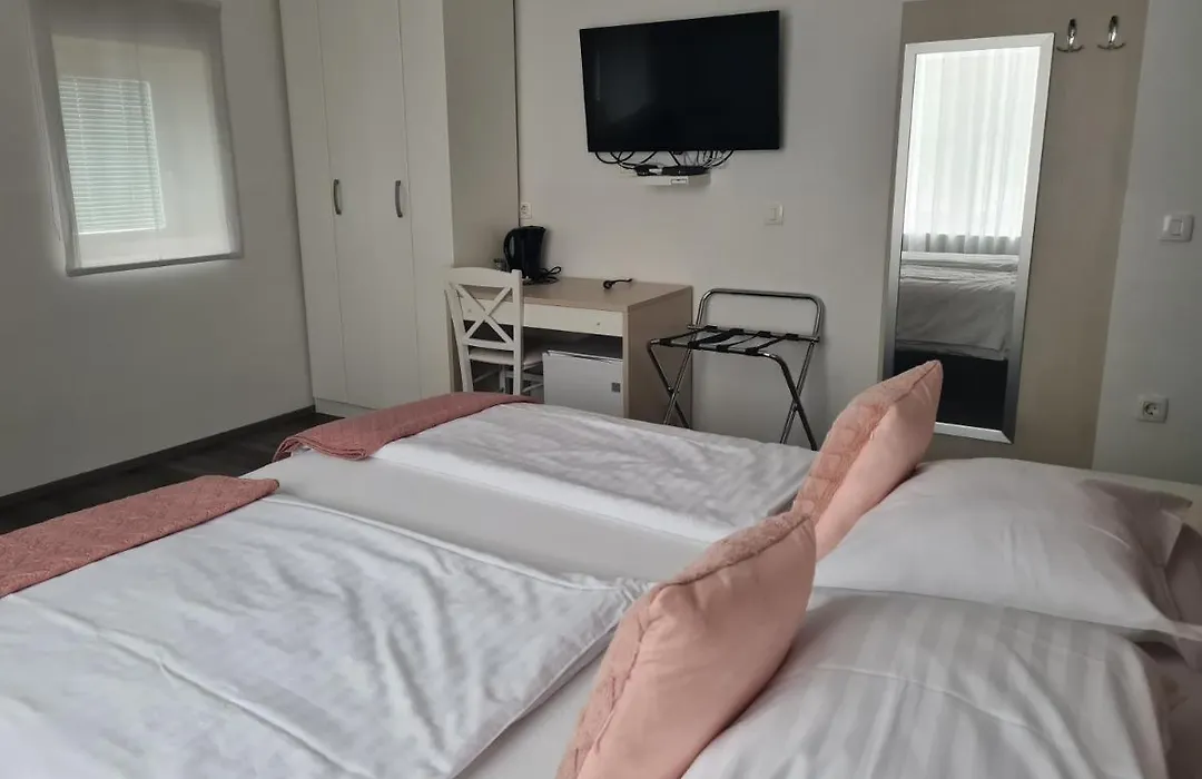 Azur Rooms Ljubljana-1