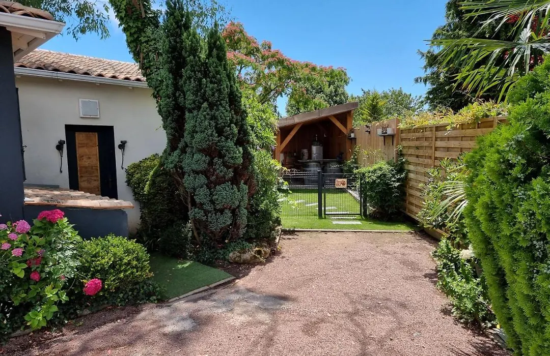 Le Clos des Romarins-1