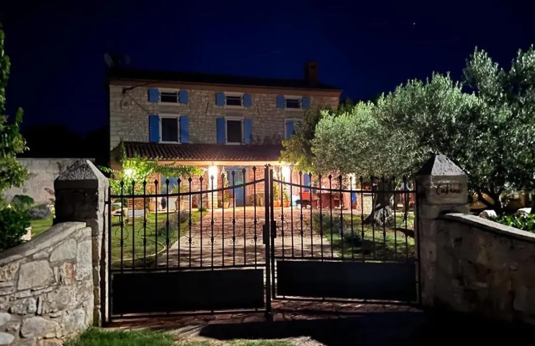 Farmhouse Cubani-1