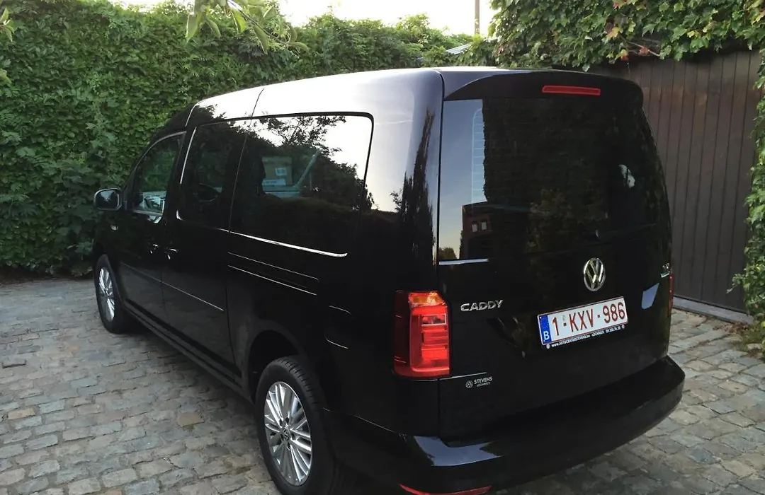 B&B Carisma-1