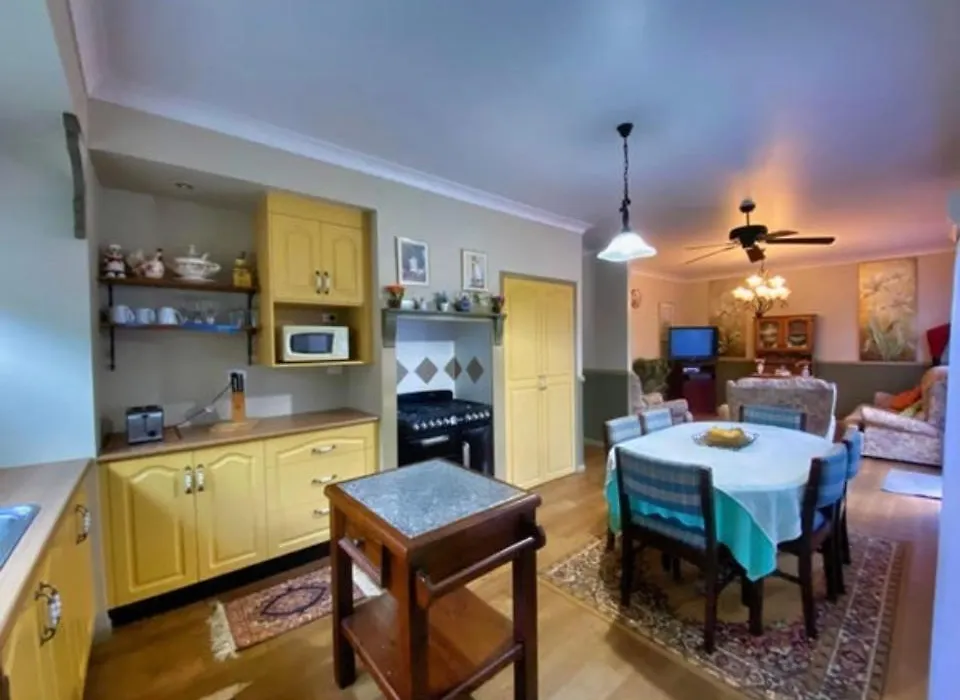 Golden Lace B&B-1