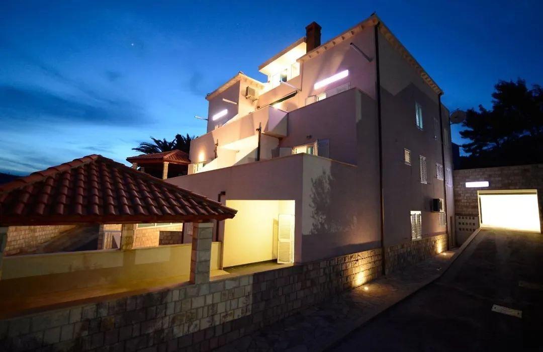 Villa Avantgarde-1