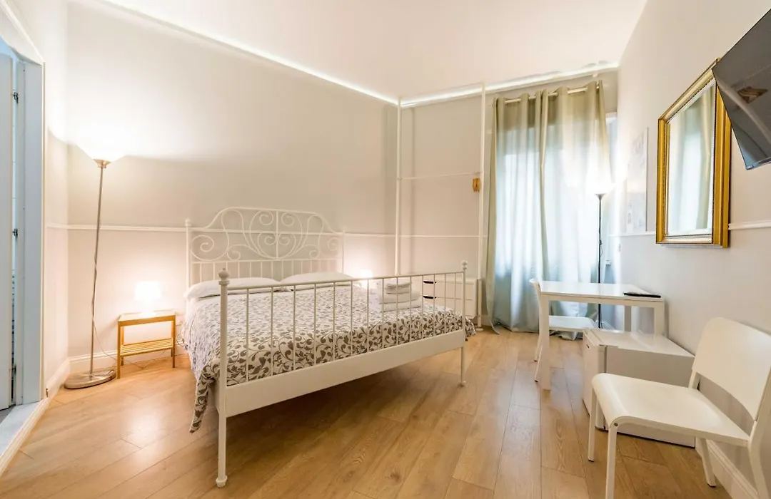 Un Attimo A Roma B&B-1
