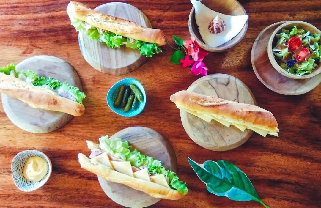 Cafe Des Arts Gili Air-1