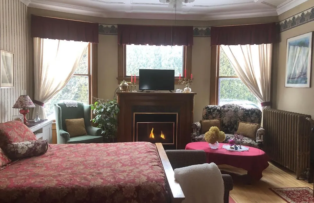 The Pembrooke Inn-1