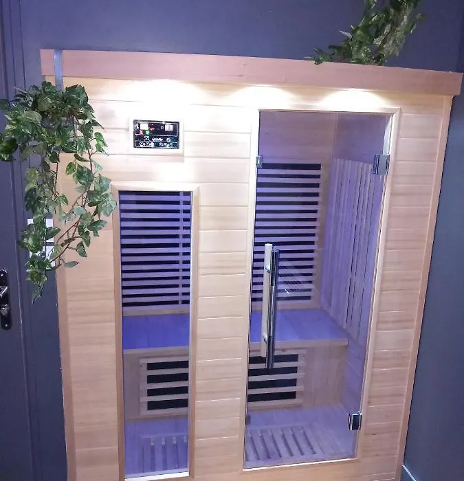 Chambre avec spa, piscine et sauna privatif-1