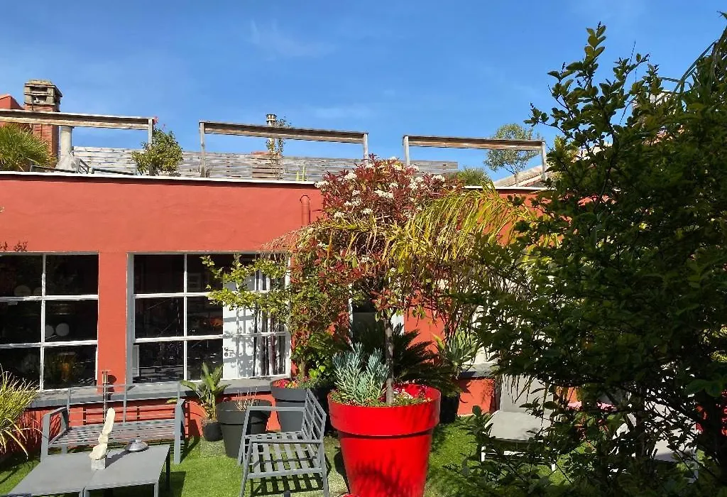 Le Patio Père Pigne Guestroom-1