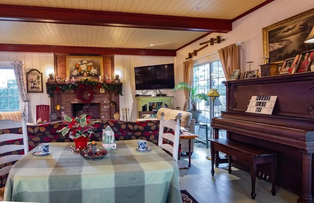The Hazelhouse-1