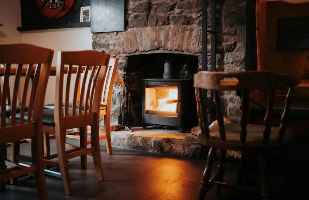 The Fox And Hounds-1