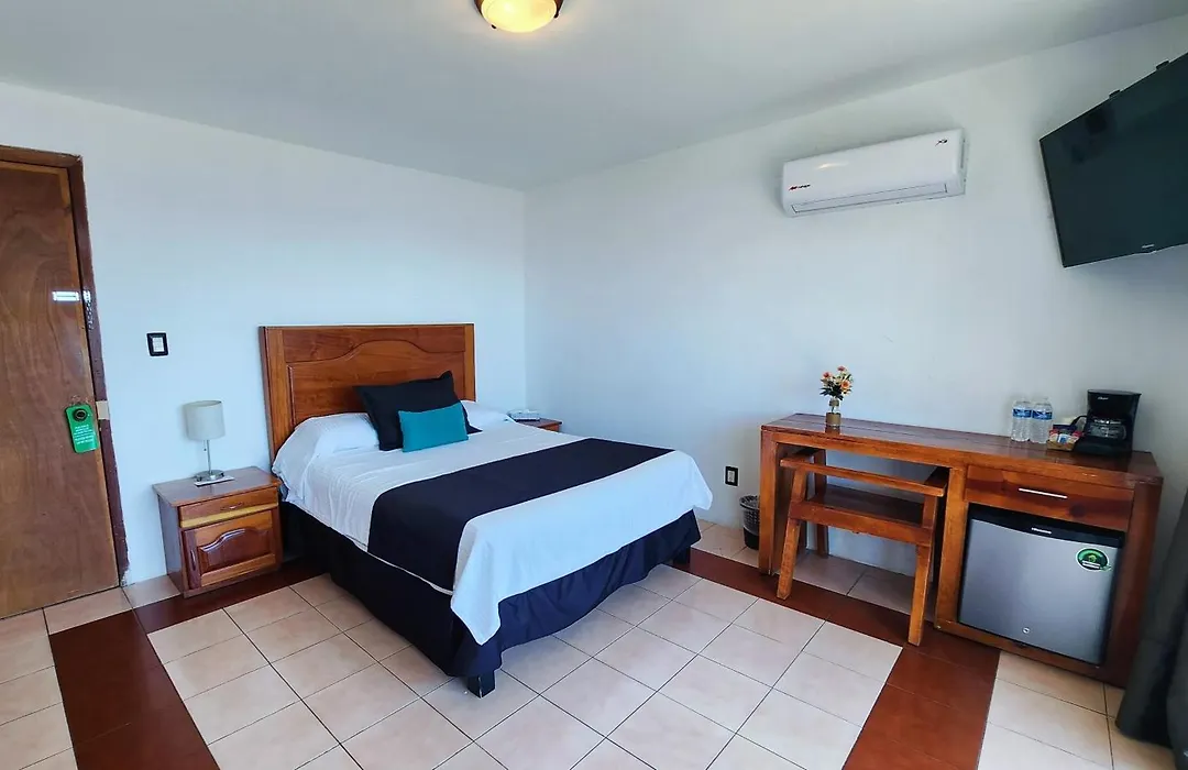 Hill House Mazatlan - Bed & Breakfast-1