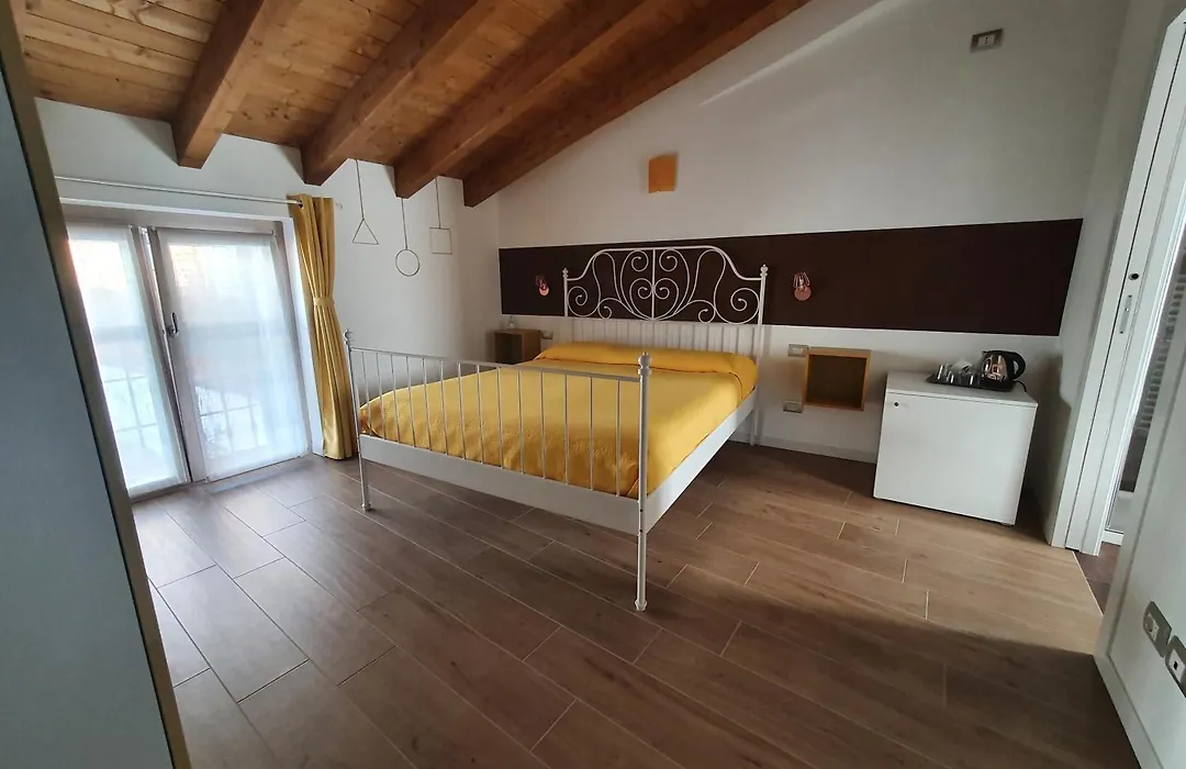 Elements B&B-1