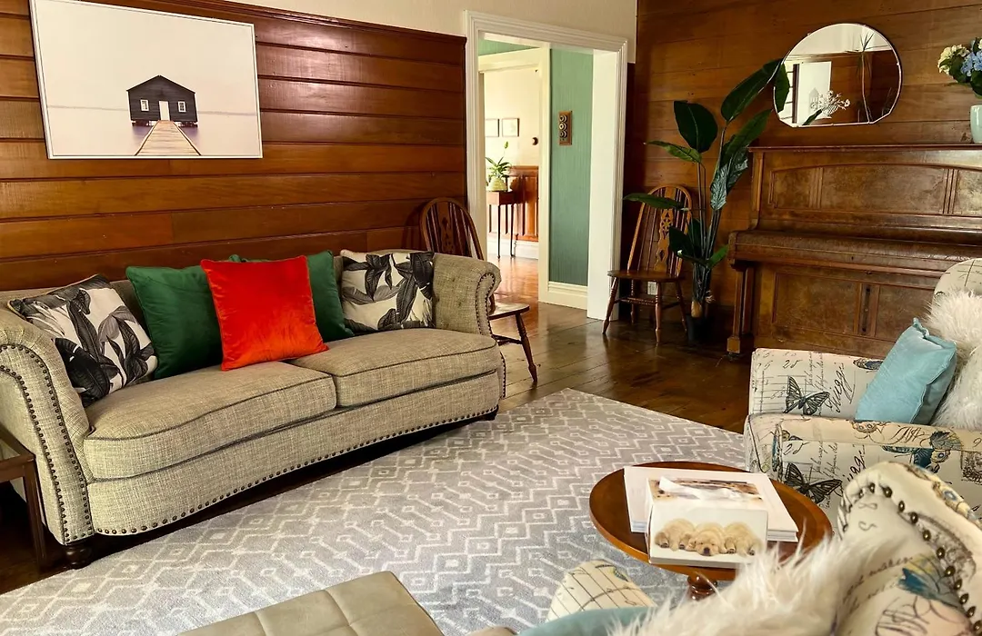 Riverhead Villa-1