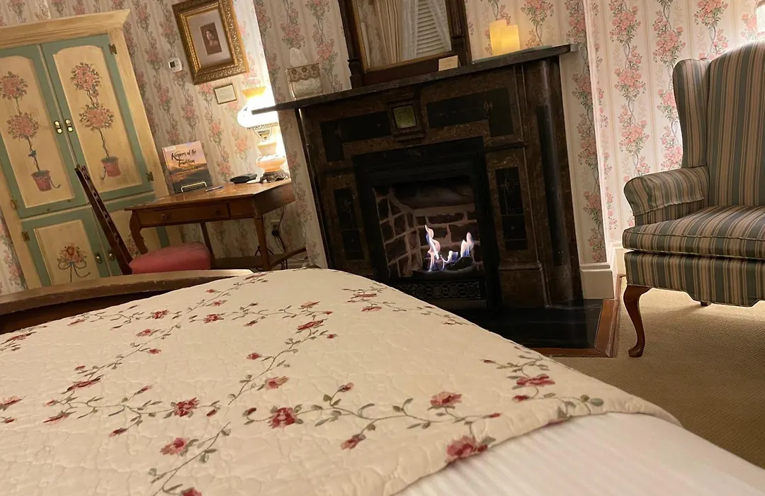 The Oaks Victorian Inn-1