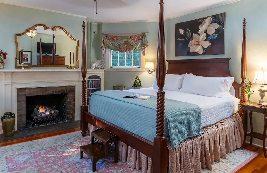 Pinecrest Bed & Breakfast-1