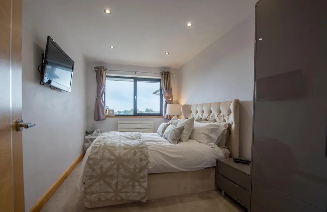 Seren Las, Tenby-1