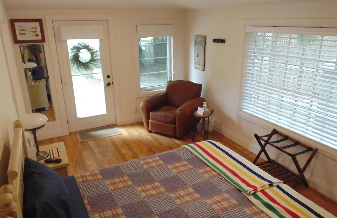 Carriage House On Kent-1