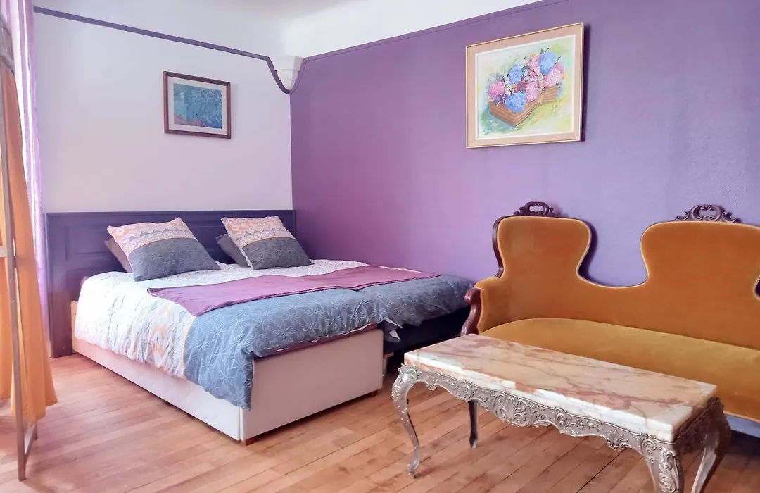 Maison Violette En Berry - Chambres D'Hotes Vintage Face Au Marche D'Aigurande-1