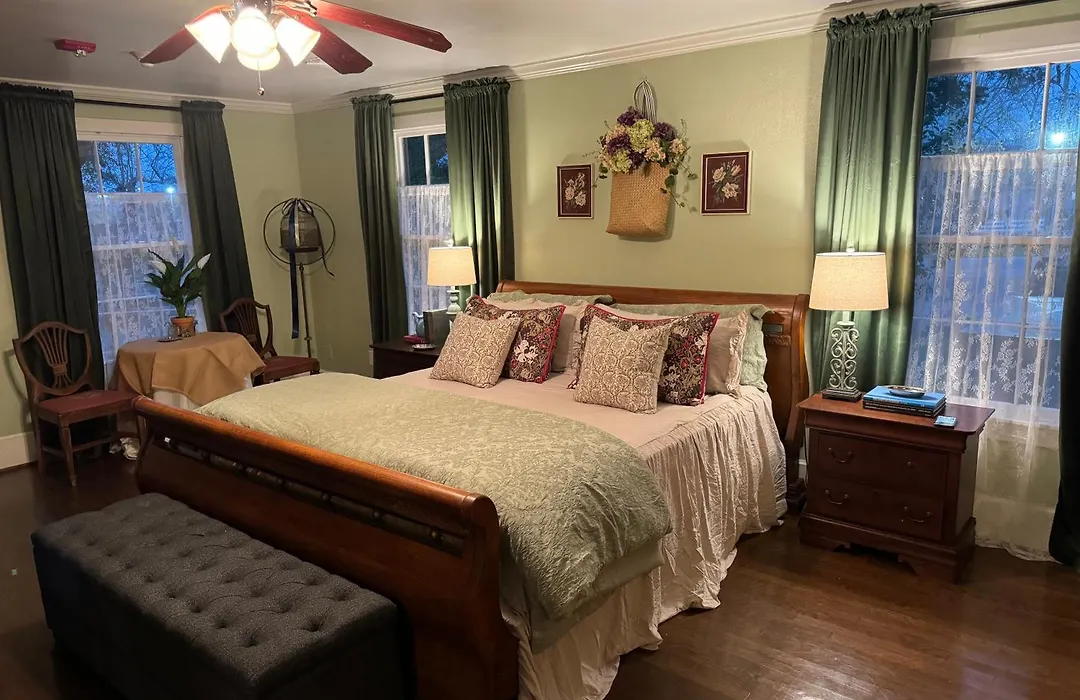 Hodge Podge Lodge-1