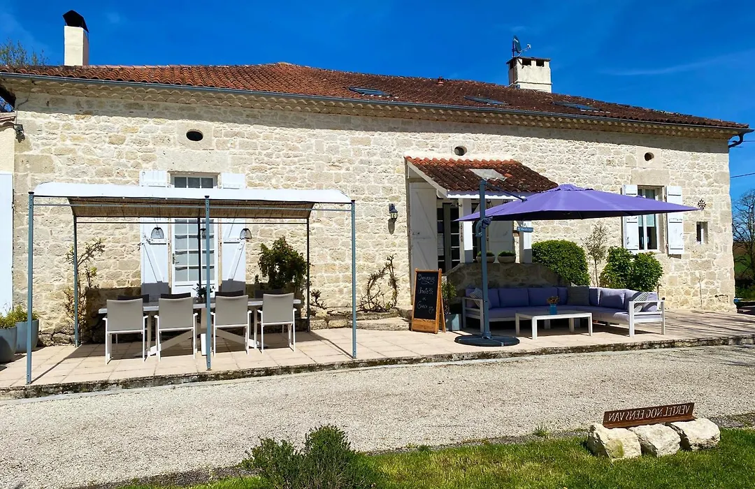 Le Petit Bleu Chambre D'Hotes-1