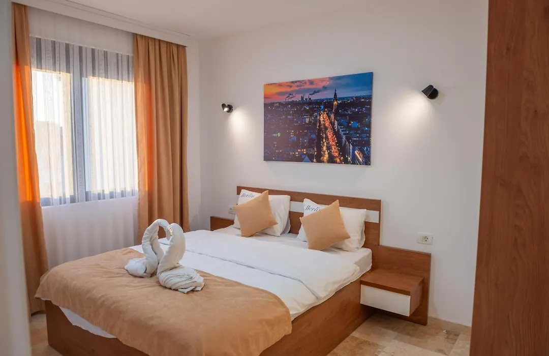 Premium Berlin With Pool-1