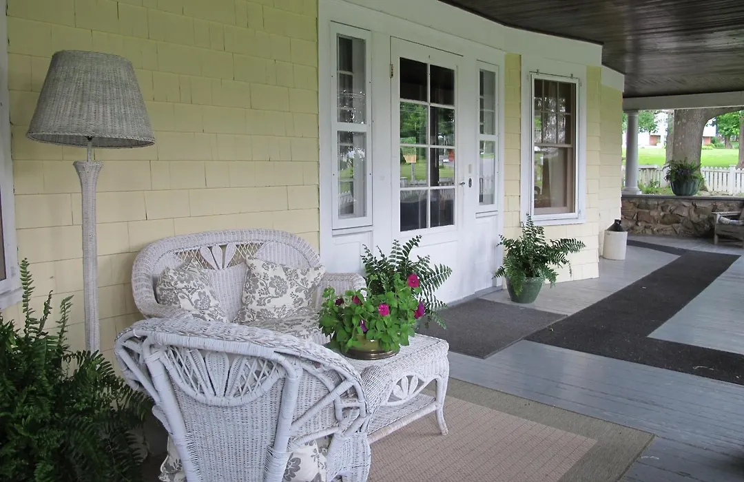 Hilltop House Bed & Breakfast-1