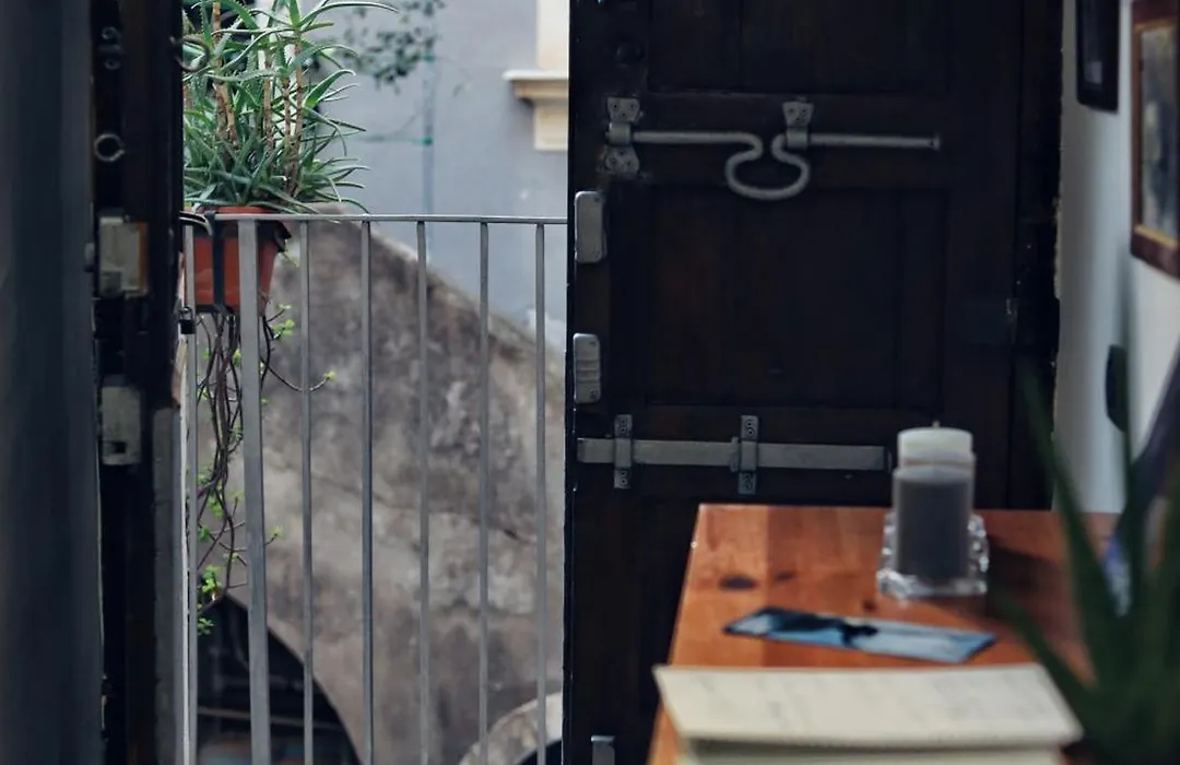 Cataneasy Rooms-1